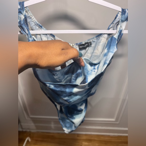 DREAMY CROP TOP // PRETTYLITTLETHING // size US6💙 - Picture 6 of 7